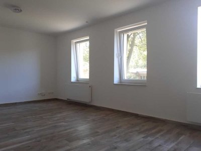 ERSTBEZUG NACH SANIERUNG! 2R-Wohnung in ruhiger Lage + Stellplatz, ca. 42 m²