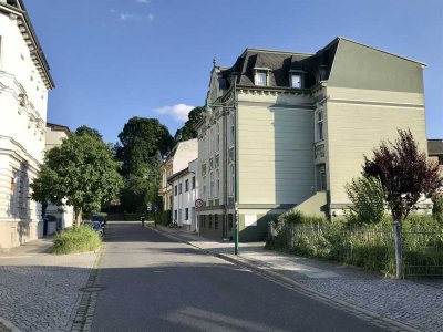 Großzügige Maisonette-Altbauwohnung mit zwei Balkonen in Toplage