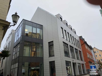 Exklusive Zentrumslage, Wohnung mit Balkon: Schöne 2-Zimmer DG-Wohnung in Kitzingen