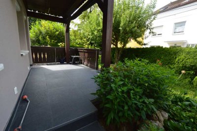 Freiwerdend ! 1-2 Fam-Haus mit 2-Zi.-EG-Whg und 4-Zi.-Maisonette-Whg. + Garten in Burgweinting