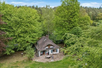 Charmante Villa auf 3436 m² Hanggrundstück - Natur pur am Waldrand