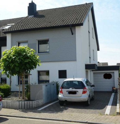 Architekten-DHH mit Design-Garten (Gewerbe & Home Office möglich)