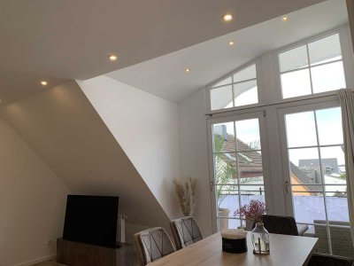 Moderne helle 3,5-ZKB Maisonette-Wohnung mit hohen Fenstern, Sonnenterasse, Garage & Keller!