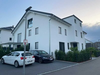 Neuwertige 4-Zimmer-Wohnung mit Einbauküche in Weinsberg mit Blick auf die Weibertreu und FBH