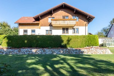 Familienoase im Grünen: Zweifamilienhaus mit Panoramablick in Geigant
