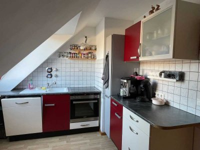 schöne, ruhig gelegene 2 Zimmer Wohnung mit gutem A8 Anschluss und Einbauküche