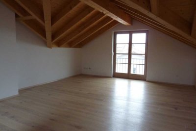 Gehobene 2-Zimmer-DG-Wohnung mit Balkon und EBK in Isny