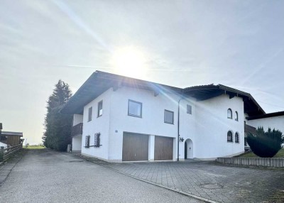 Preisreduzierung: 
Großzügiges Anwesen mit viel Potenzial, Indoorpool und Bergblick