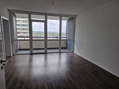 2-Zimmer-Wohnung mit Einbauküche und Balkon im Zentrum von Mülheim