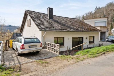 Wohnhaus in begehrter Lage mit tollem Ausblick!