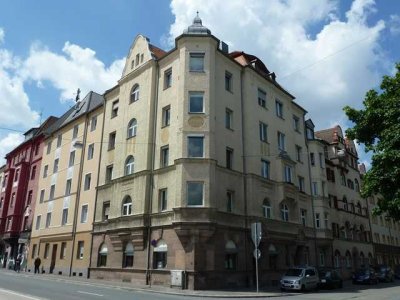 Wunderschöne 3,5-Zimmer Altbauwohnung mit Einbauküche und Balkon