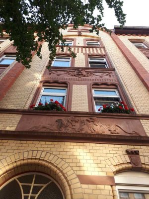 *gepflegte & helle Stadtwohnung, Einbauküche, Tageslichtbad, FH, Innenstadtnähe