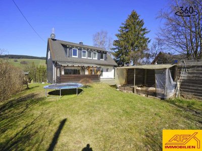 Idyllisches Zweifamilienhaus mit vielseitigen Gestaltungsmöglichkeiten in Winterberg-Altenfeld!