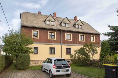 ALTBAUWOHNUNG mit großer Küche