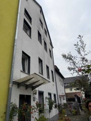 Großzügige Doppelhaushälfte mit Einliegerbereich im DG – vielseitig nutzbar