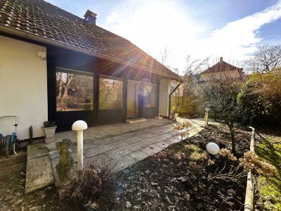 Freistehendes Einfamilienhaus mit Garten, Terrasse, Loggia, Keller + Stellplatz.