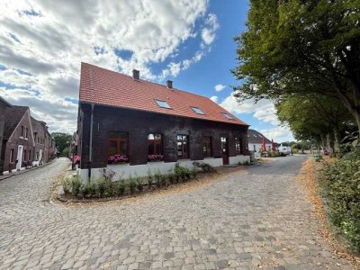 Großzügiges Obergeschoss – modern saniert im historischen Ambiente - Hünxe-Krudenburg