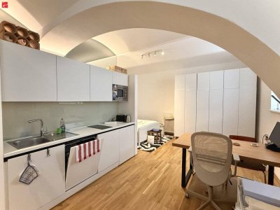 Altbau trifft Moderne: Exklusives Souterrain mit Gartenzugang in Top-Lage
