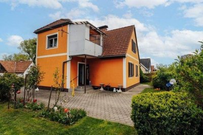 Einfamilienhaus auf schönen sonnigem Grund - ideal auch für Bauträger