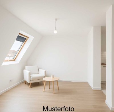 Modernisierte 2-Zimmer-Wohnung mit Dachterrasse, EBK und Garage in Kandel