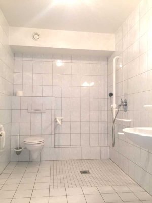** SENIORENWOHNUNG im betreuten Wohnen, Balkon, auf Wunsch Garage  **