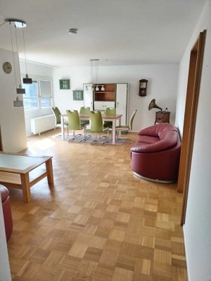 Stilvolle, neuwertige 3-Raum-Wohnung mit Balkon und Einbauküche in Göppingen (Kreis)