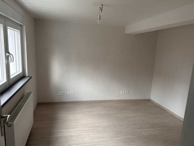 Stilvolles, saniertes 2,5-Raum-Reihenendhaus mit EBK in Weilrod