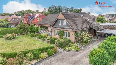 Doppelhaus mit schönem Garten und zwei Auffahrten