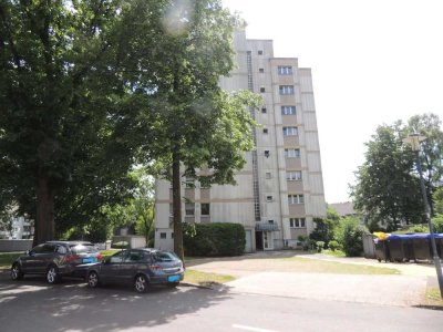 SCHÖNE 3-ZI.-WOHNUNG IM 6. OG. MIT AUFZUG UND BALKON IN RUHIGER WOHNLAGE VON KREFELD-GARTENSTADT