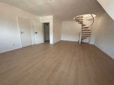 Kernsanierte 3-Zimmer-Maisonette im Dachgeschoss mit Aufzug in begehrter Lage von Pempelfort
