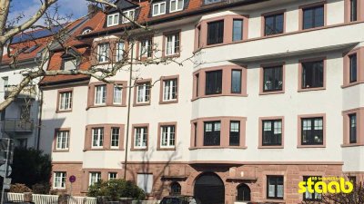 ***HELL - ZENTRAL - EINZIGARTIG*** GERÄUMIGE ALTBAU-STADTWOHNUNG!