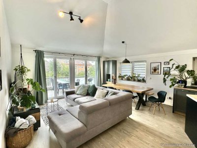 Hochwertige
3 Zi. Dachgeschosswohnung mit Dachterasse in Traunstein.
Nähe Klinikum !