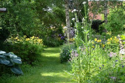 Provisionsfrei: Renoviertes EFH mit bildschönem Blick in den grünen Garten & weitläufigem Grundstück