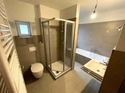*modernisierte 2-Zimmer-Wohnung mit Balkon*Wanne+Dusche*