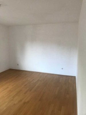 *2-Zimmer Terrasse* WG - geeignet* Einbauküche*  5 Min zur S-Bahn*