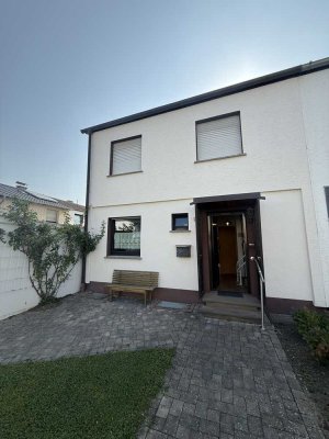 Doppelhaushälfte in ruhiger Lage in Niederkassel