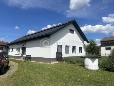 Schönes Einfamilienhaus mit großem ebenen Garten