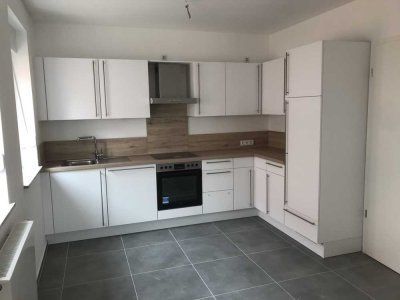 Freundliche 4-Zimmer-Wohnung mit EBK und Balkon in Roth
