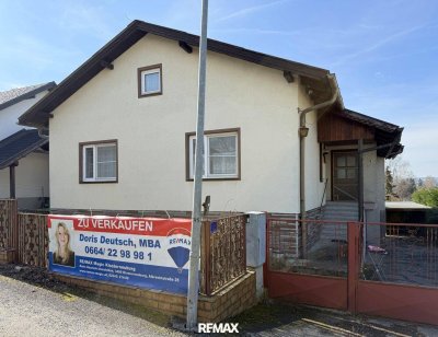 Großzügiges Zweifamilienhaus mit viel Potenzial auf 660 m² Grundstück!