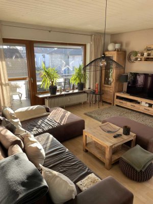 Gepflegte 4-Zimmer-Wohnung im 1. OG mit Balkon in Heßdorf