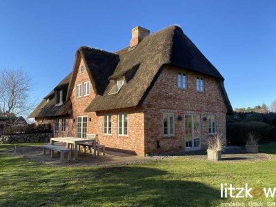 Luxuriöses Einzelhaus mit separatem Gästetrakt !