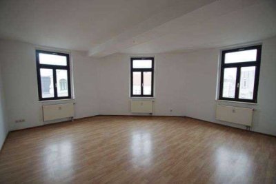 Helle 2 Zimmer-DG-Wohnung mit Tageslichtbad & Garten in Toplage