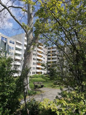 Von Privat: Schwarzer Berg! moderne 3-Zi-Whg, 2 Bäder, EBK, Loggia, Keller, Kfz-Stellplatz