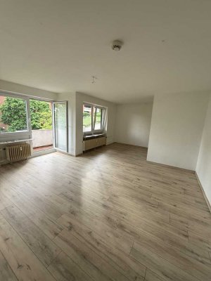 1,5-Zimmer-Wohnung mit Balkon, Einbauküche und Garage in Springe