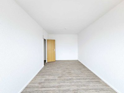 lichtdurchflutete 3 Raum mit großem Balkon zentral gelegen