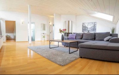 2-Raum-Wohnung mit überdachten Terrasse, Kamin und Einbauküche in Friedrichshafen