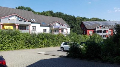 Ansprechende und gepflegte 3-Zimmer-DG-Wohnung mit Einbauküche in Diekholzen