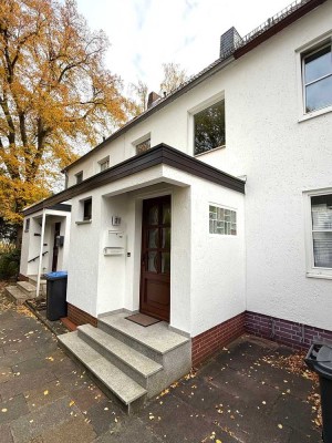 Steimker Berg! Grundsolides Reihenmittelhaus mit gepflegten sonnigen Garten und eigenem Stellplatz