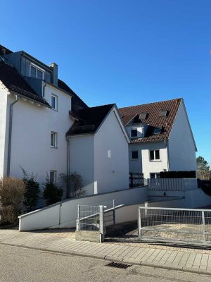 Stilvolle 3,5-Zimmer-Wohnung mit gehobener Innenausstattung mit Balkon und EBK in Tiefenbronn