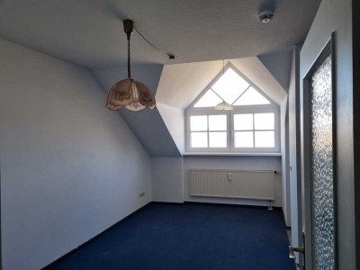 Erstbezug nach Sanierung mit EBK: Schöne 1-Zimmer-Dachgeschosswohnung in Bad Rodach